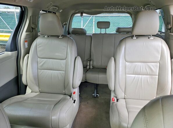 5TDDZ3DC0JS208603 2018 TOYOTA SIENNA White Vista de los asientos traseros