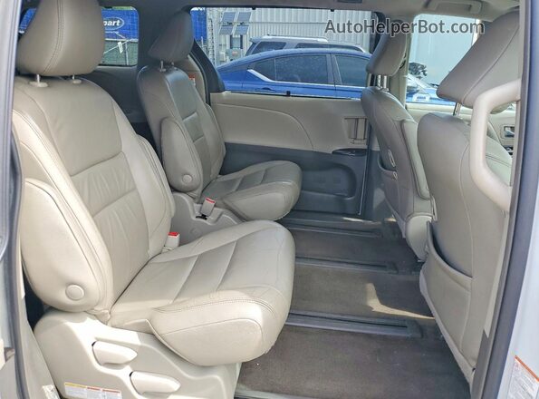 5TDDZ3DC0JS208603 2018 TOYOTA SIENNA White Vista interior trasera