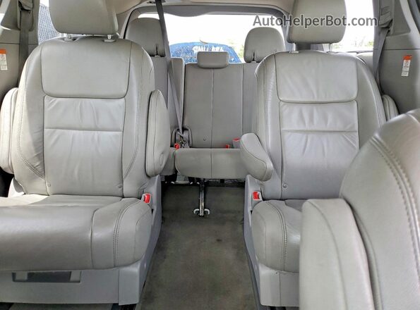 5TDDZ3DC2HS161164 2017 TOYOTA SIENNA White Вид задніх сидінь