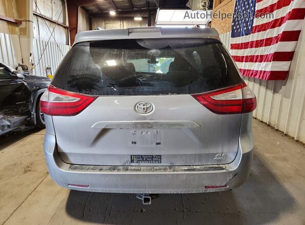 5TDDZ3DC2JS201880 2018 TOYOTA SIENNA Silver Rear view