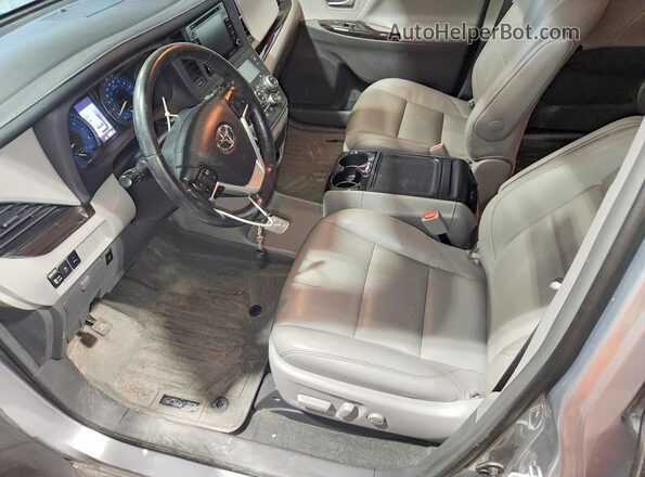 5TDDZ3DC2JS201880 2018 TOYOTA SIENNA Silver Front interior view