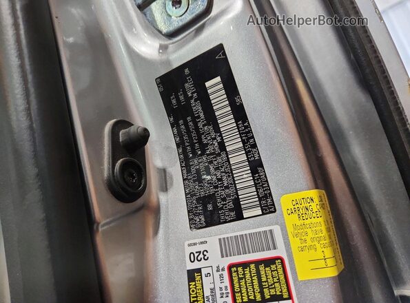 5TDDZ3DC2JS201880 2018 TOYOTA SIENNA Silver VIN sticker view
