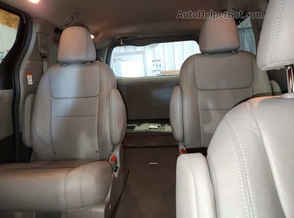 5TDDZ3DC2JS201880 2018 TOYOTA SIENNA Silver Rear seats view