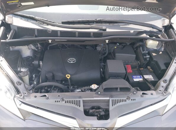 5TDDZ3DC3JS192056 2018 TOYOTA SIENNA Gray Widok z tyłu