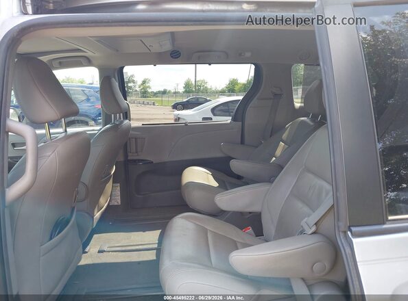 5TDDZ3DC3JS207476 2018 TOYOTA SIENNA Silver VIN კოდის სტიკერის ხედი