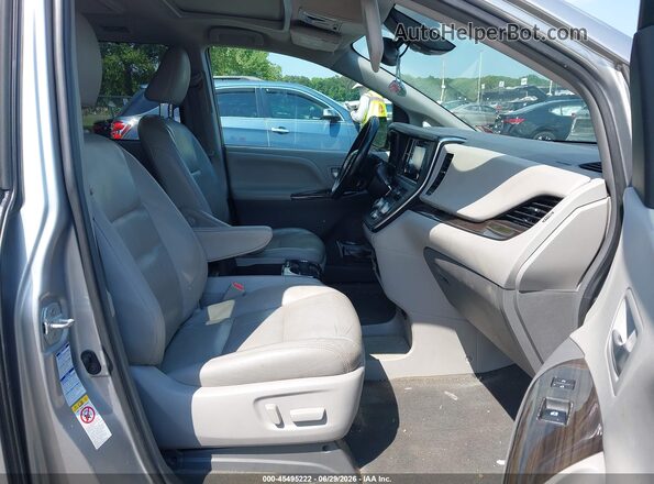 5TDDZ3DC3JS207476 2018 TOYOTA SIENNA Silver წინა სალონის ხედი