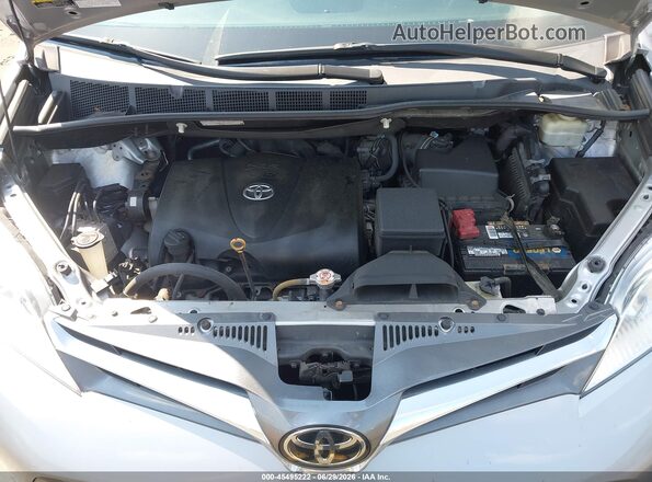 5TDDZ3DC3JS207476 2018 TOYOTA SIENNA Silver უკანა ხედი