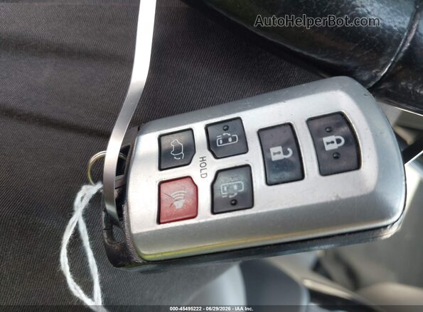 5TDDZ3DC3JS207476 2018 TOYOTA SIENNA Silver წინა პანელის ხედი