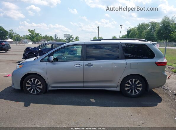5TDDZ3DC3JS207476 2018 TOYOTA SIENNA Silver სალონის 360-გრადუსიანი ხედი