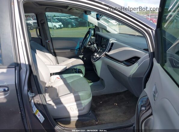 5TDDZ3DC4HS153129 2017 TOYOTA SIENNA Gray Vista interior delantera