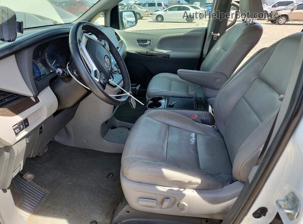 5TDDZ3DC4JS195824 2018 TOYOTA SIENNA White Սալոնի դիմացի տեսք