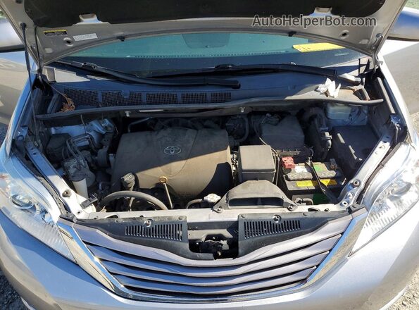 5TDDZ3DC5HS185216 2017 TOYOTA SIENNA Серебряный 