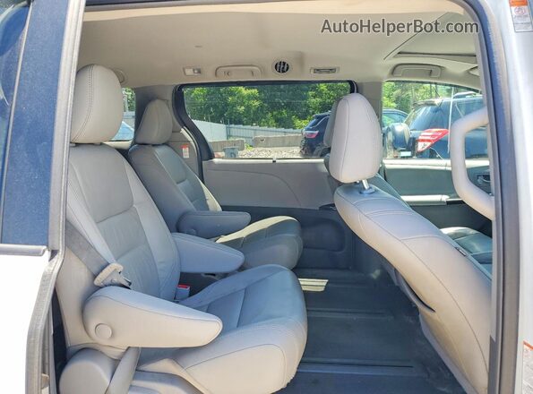 5TDDZ3DC5JS188641 2018 TOYOTA SIENNA White Widok wnętrza z tyłu