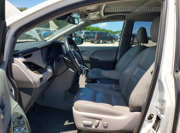 5TDDZ3DC5JS188641 2018 TOYOTA SIENNA White Widok wnętrza z przodu