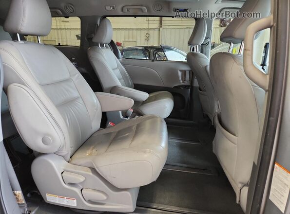 5TDDZ3DC5KS217332 2019 TOYOTA SIENNA Silver უკანა სალონის ხედი