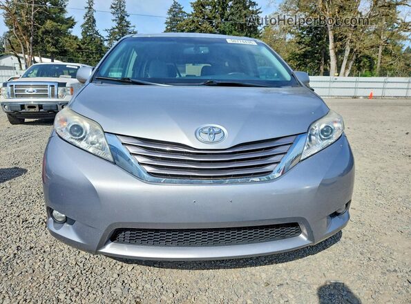 5TDDZ3DC6HS181336 2017 TOYOTA SIENNA Silver წინა ხედი