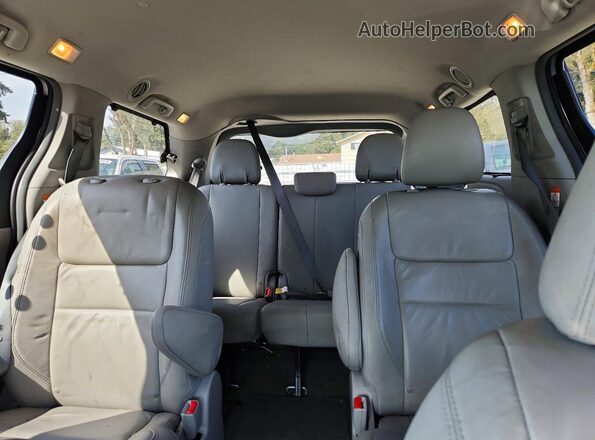 5TDDZ3DC6HS181336 2017 TOYOTA SIENNA Silver უკანა სავარძლების ხედი