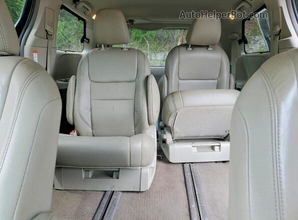 5TDDZ3DC7HS159166 2017 TOYOTA SIENNA White 