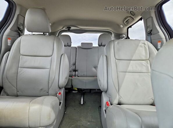 5TDDZ3DC8HS170841 2017 TOYOTA SIENNA Gray Вид задніх сидінь