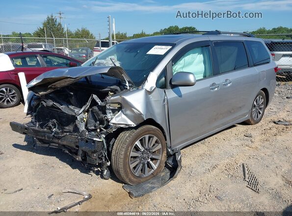 5TDDZ3DC8JS198192 2018 TOYOTA SIENNA Silver Przód lewy