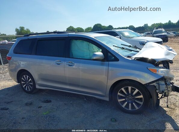 5TDDZ3DC8JS198192 2018 TOYOTA SIENNA Silver Widok wnętrza z tyłu