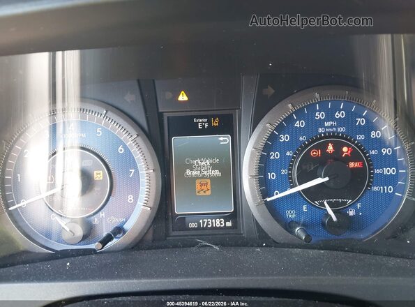 5TDDZ3DC8JS198192 2018 TOYOTA SIENNA Silver Widok tylnych siedzeń