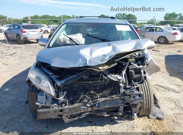 5TDDZ3DC8JS198192 2018 TOYOTA SIENNA Silver Widok zestawu wskaźników