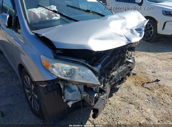 5TDDZ3DC8JS198192 2018 TOYOTA SIENNA Silver Widok z przodu