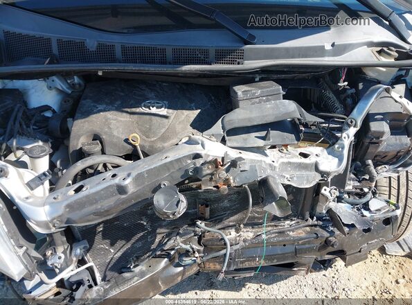 5TDDZ3DC8JS198192 2018 TOYOTA SIENNA Silver Widok z tyłu