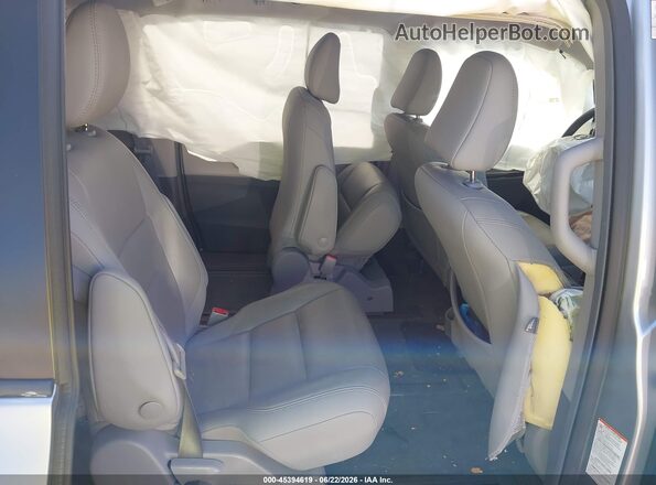 5TDDZ3DC8JS198192 2018 TOYOTA SIENNA Silver Widok naklejki z numerem VIN
