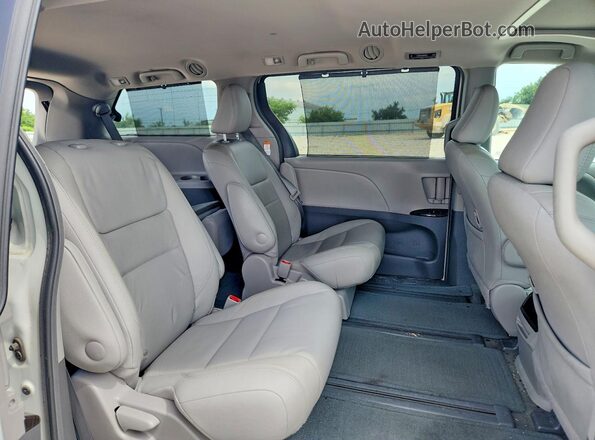 5TDDZ3DC9HS169827 2017 TOYOTA SIENNA White Vista interior trasera
