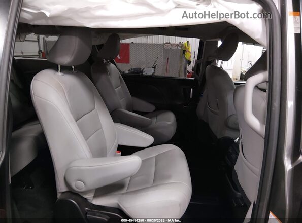 5TDDZ3DC9JS199545 2018 TOYOTA SIENNA Gray VIN კოდის სტიკერის ხედი