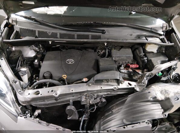 5TDDZ3DC9JS199545 2018 TOYOTA SIENNA Gray უკანა ხედი