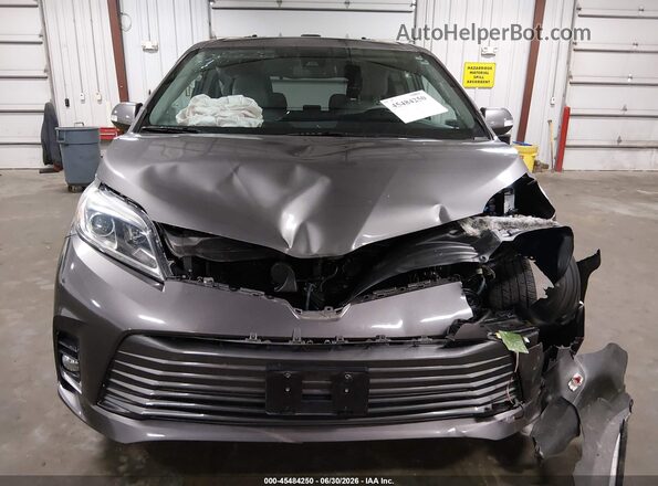 5TDDZ3DC9JS199545 2018 TOYOTA SIENNA Gray უკანა სალონის ხედი