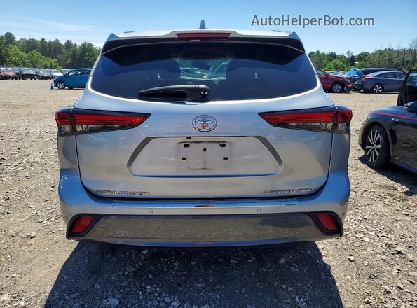 5TDDZRBH0MS534035 2021 TOYOTA HIGHLANDER Silver Widok z tyłu