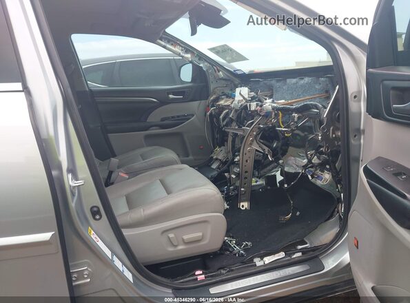 5TDDZRFH0JS874114 2018 TOYOTA HIGHLANDER Silver Սալոնի դիմացի տեսք