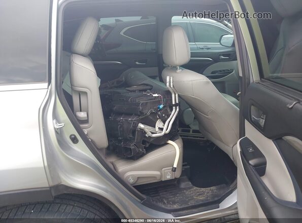 5TDDZRFH0JS874114 2018 TOYOTA HIGHLANDER Silver VIN կոդի պիտակի տեսք