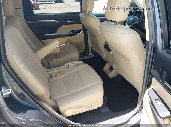 5TDDZRFH3JS874673 2018 TOYOTA HIGHLANDER Blue Widok naklejki z numerem VIN