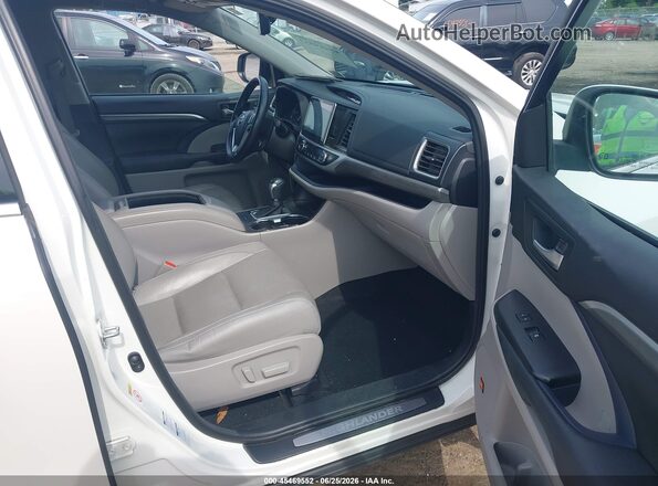 5TDDZRFH4HS375908 2017 TOYOTA HIGHLANDER White Вид салону спереду