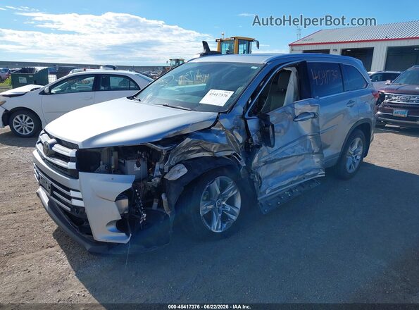 5TDDZRFH4HS395947 2017 TOYOTA HIGHLANDER Silver Front left