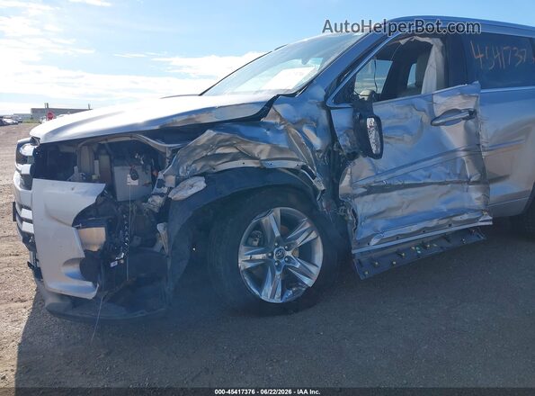 5TDDZRFH4HS395947 2017 TOYOTA HIGHLANDER Silver Front view