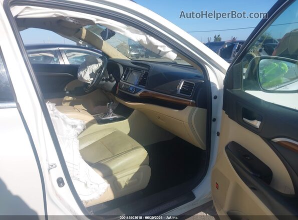 5TDDZRFH4JS851497 2018 TOYOTA HIGHLANDER White Widok wnętrza z przodu