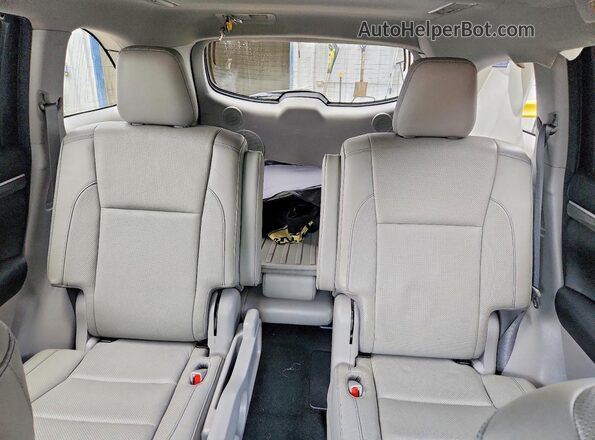 5TDDZRFH5JS805841 2018 TOYOTA HIGHLANDER White Вид задніх сидінь