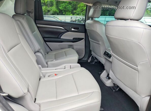 5TDDZRFH5JS805841 2018 TOYOTA HIGHLANDER White Вид задньої частини салону