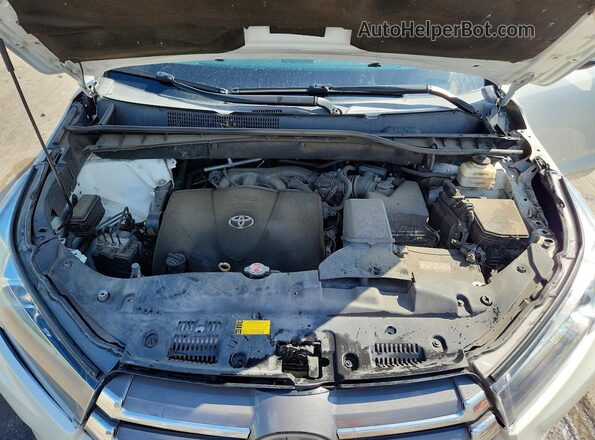 5TDDZRFH6JS492279 2018 TOYOTA HIGHLANDER White ძრავის განყოფილების ხედი