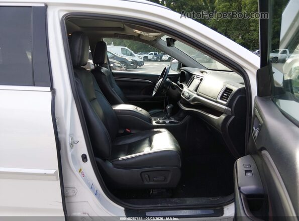 5TDDZRFH6JS495232 2018 TOYOTA HIGHLANDER White Вид салону спереду