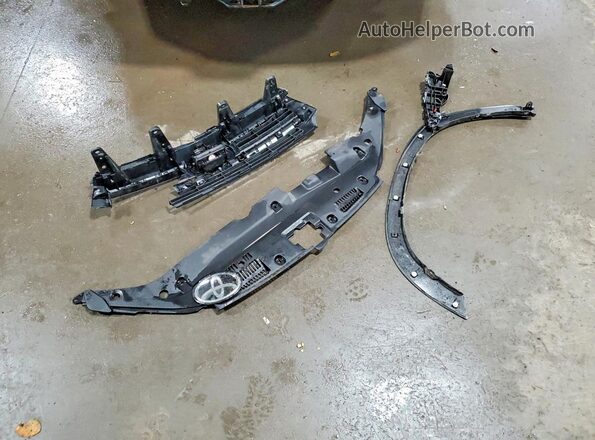5TDDZRFH6JS814080 2018 TOYOTA HIGHLANDER Белый Вид подкапотного пространства
