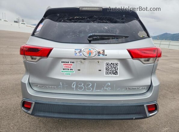 5TDDZRFH7JS809020 2018 TOYOTA HIGHLANDER Silver Вид ззаду