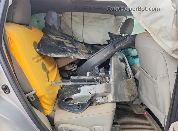 5TDDZRFH7JS809020 2018 TOYOTA HIGHLANDER Silver Вид задньої частини салону