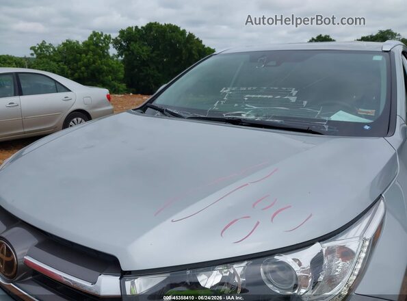 5TDDZRFH8JS818180 2018 TOYOTA HIGHLANDER Silver Widok z przodu